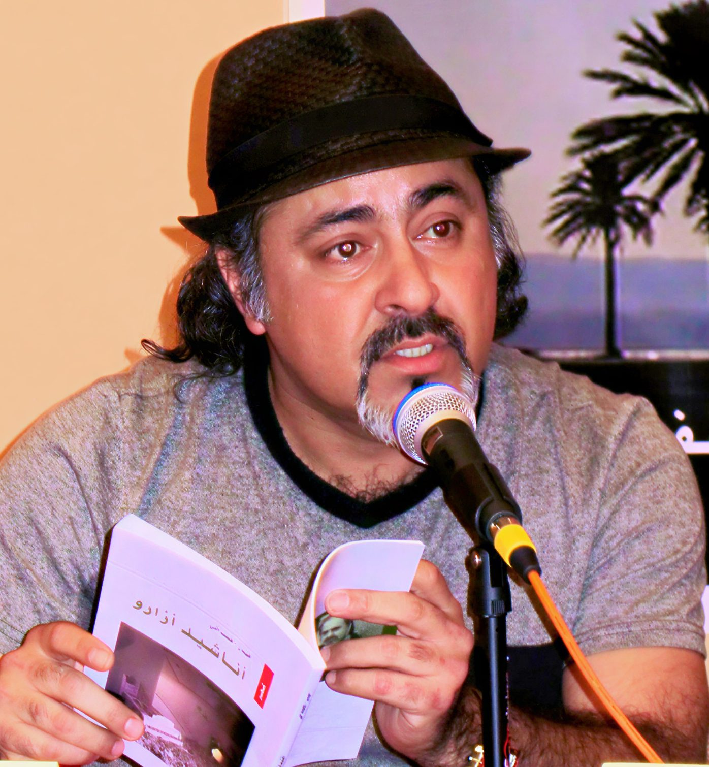 صورة الكاتب