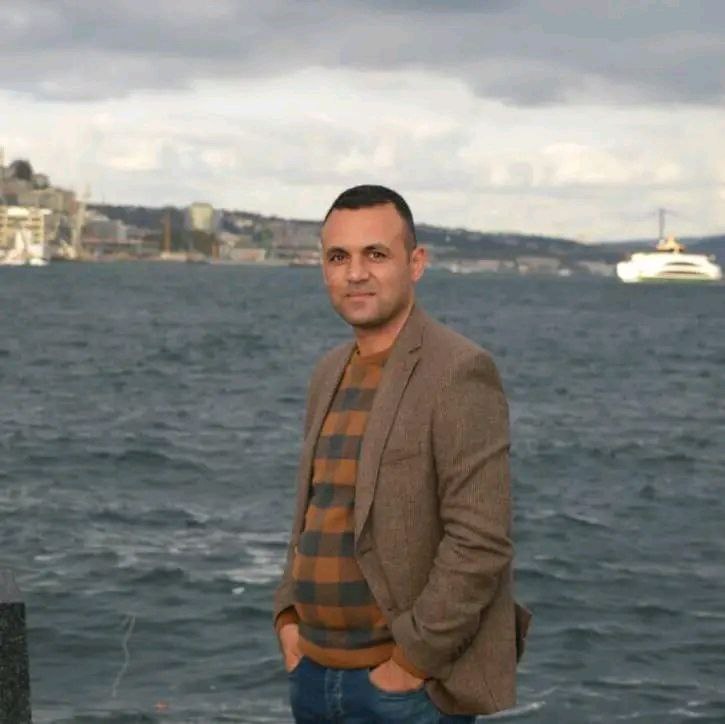 صورة الكاتب