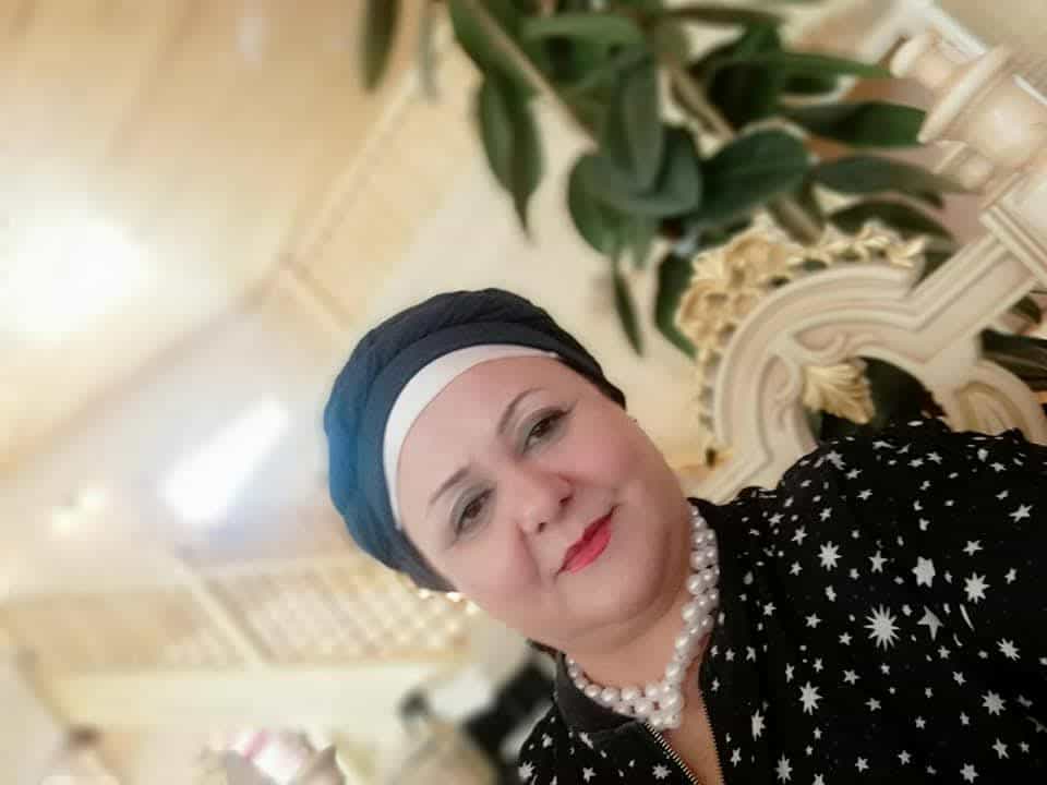 «بين العشق والحذر»