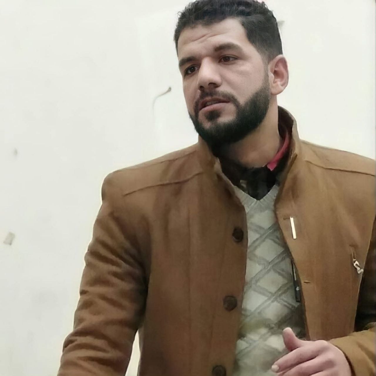 من السيرة إلى الأسطورة: المقدّس الشعبي وسوسيولوجيا الوراثة الصوتية في نص «سيرة شفاهية من دفتر العيلة» للشاعر محمد الشهاوي