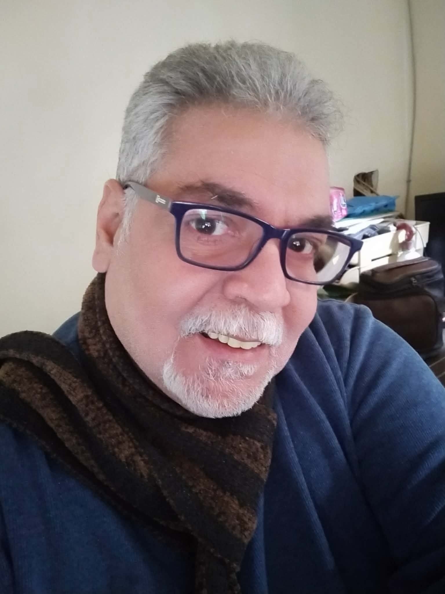 صورة الكاتب