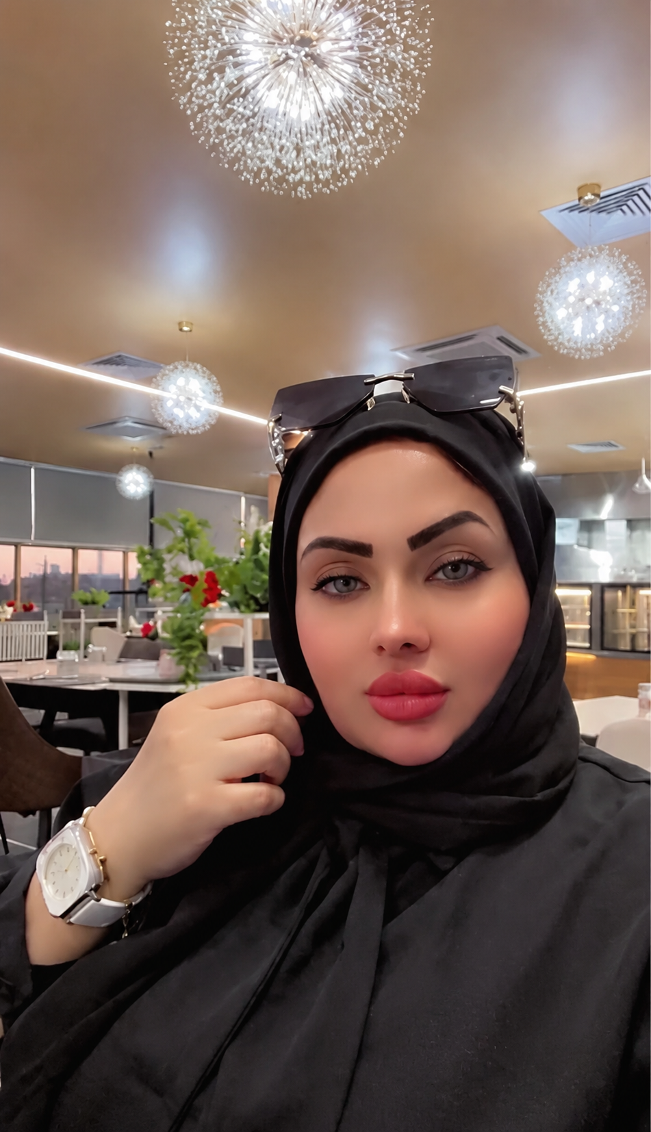 حين يُدفن المعنى تحت الهتاف