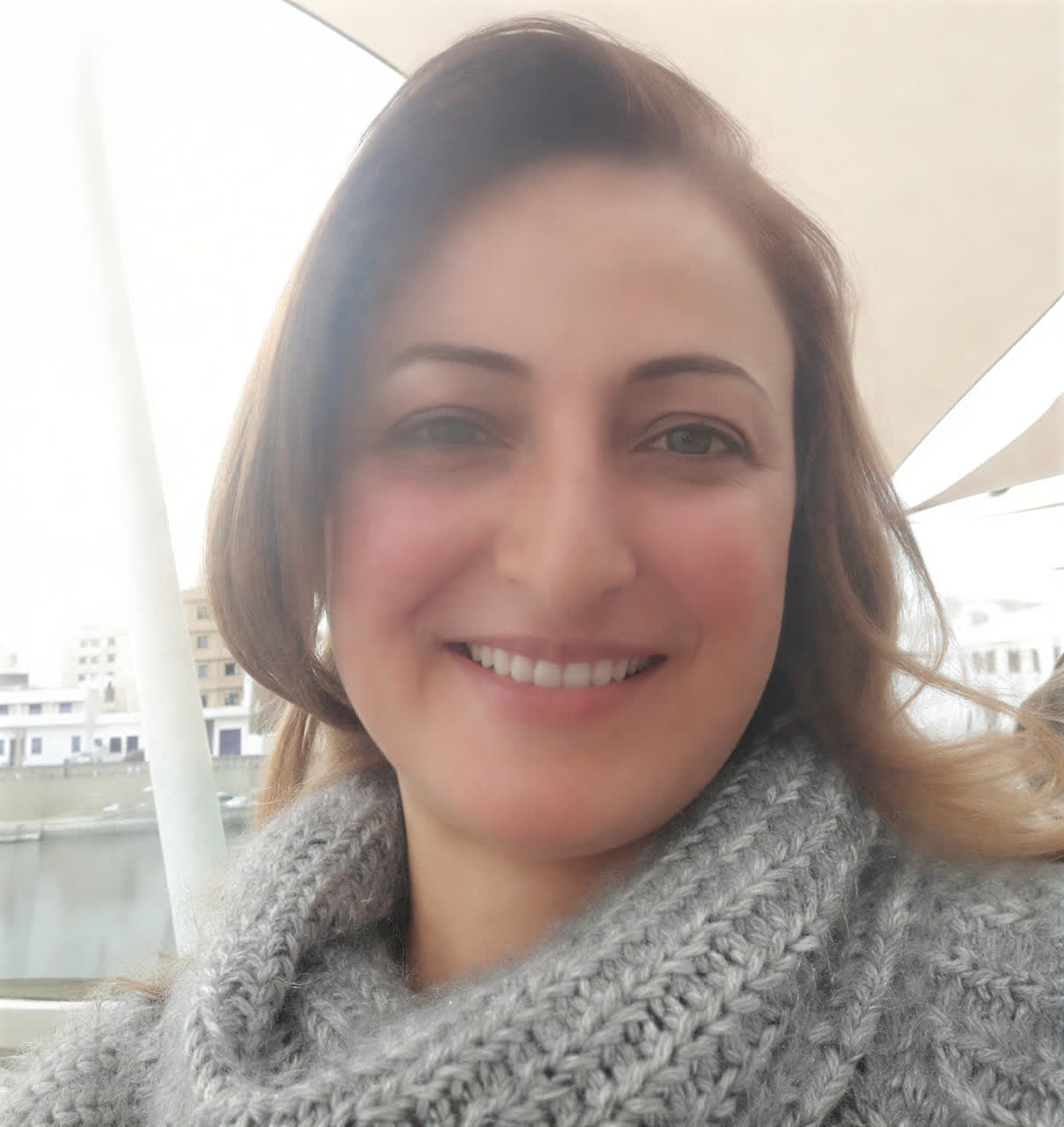امرأة من نُورِ المَاءِ