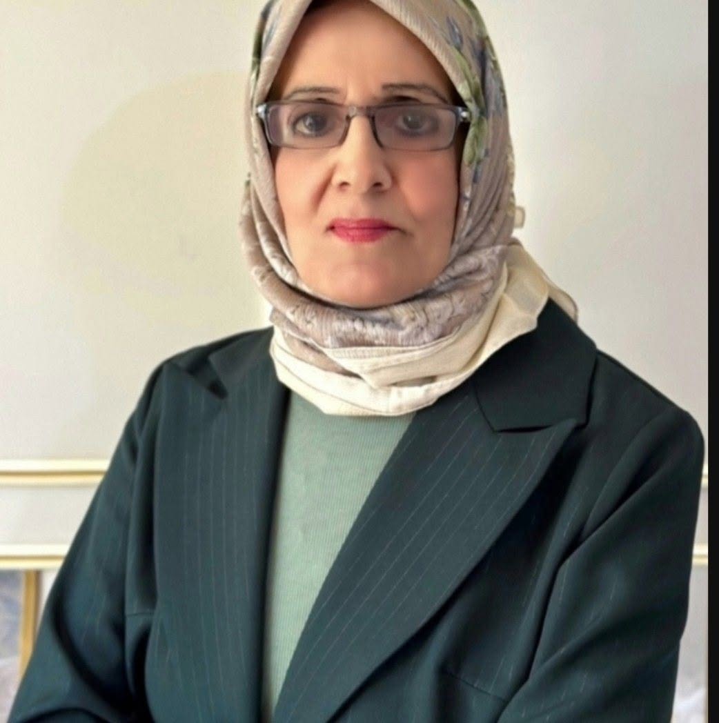 أدقُّ مِسمارا 